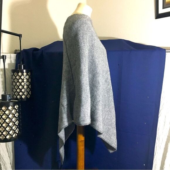 Fratelli Talli Gray Poncho Wool/Alpaca Blend - Picture 4 of 9